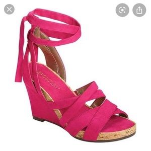 Aero soles lilac plush wedge